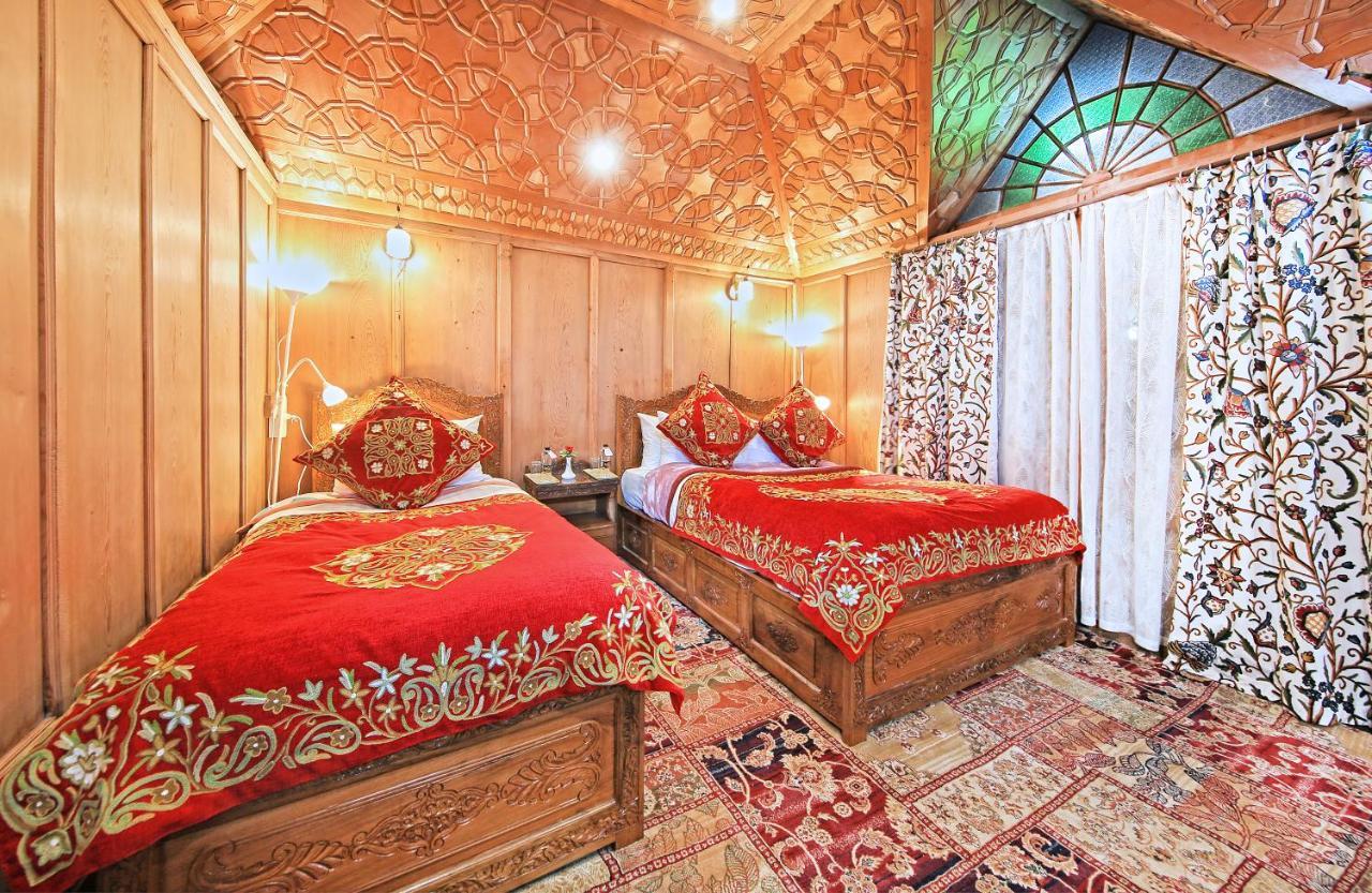 Kolu Group Of Houseboats Hotel Srīnagar Kültér fotó