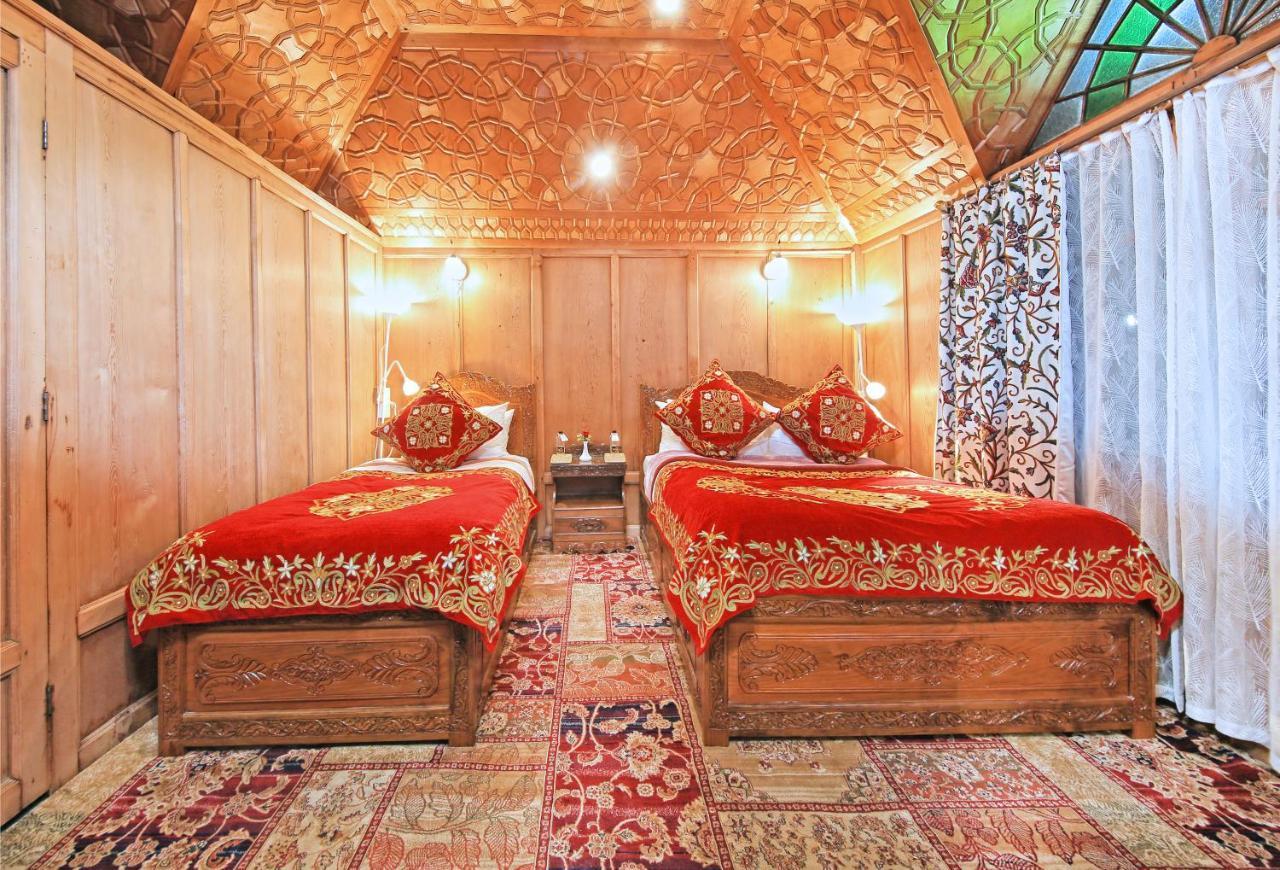 Kolu Group Of Houseboats Hotel Srīnagar Kültér fotó