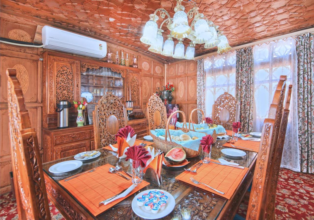 Kolu Group Of Houseboats Hotel Srīnagar Kültér fotó