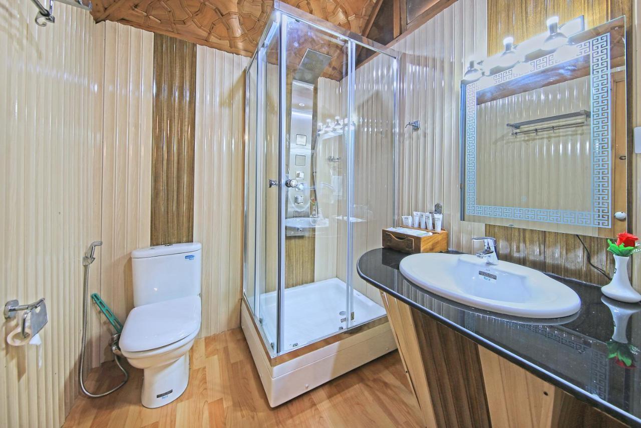 Kolu Group Of Houseboats Hotel Srīnagar Kültér fotó