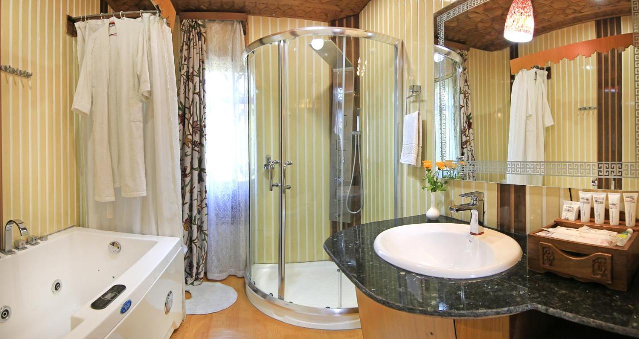 Kolu Group Of Houseboats Hotel Srīnagar Kültér fotó