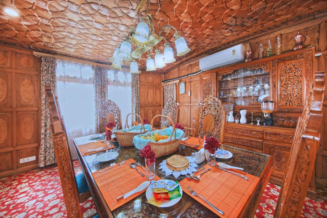 Kolu Group Of Houseboats Hotel Srīnagar Kültér fotó