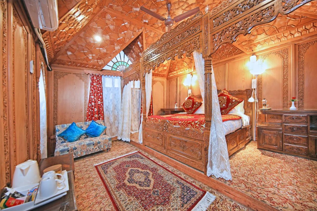 Kolu Group Of Houseboats Hotel Srīnagar Kültér fotó