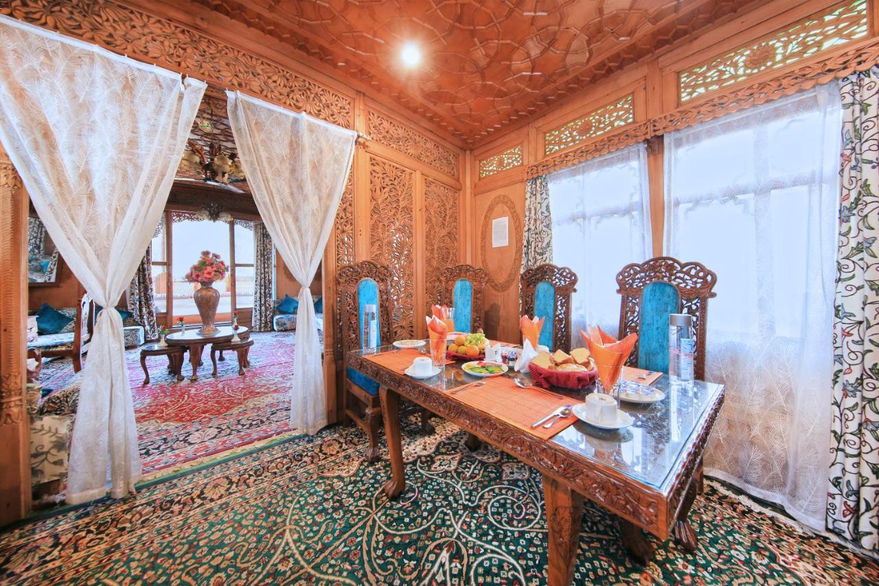 Kolu Group Of Houseboats Hotel Srīnagar Kültér fotó